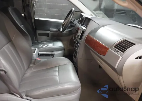 2008 Chrysler Town & Country Touring z USA, uszkodzony, nr VIN 2A8HR54P38R817616